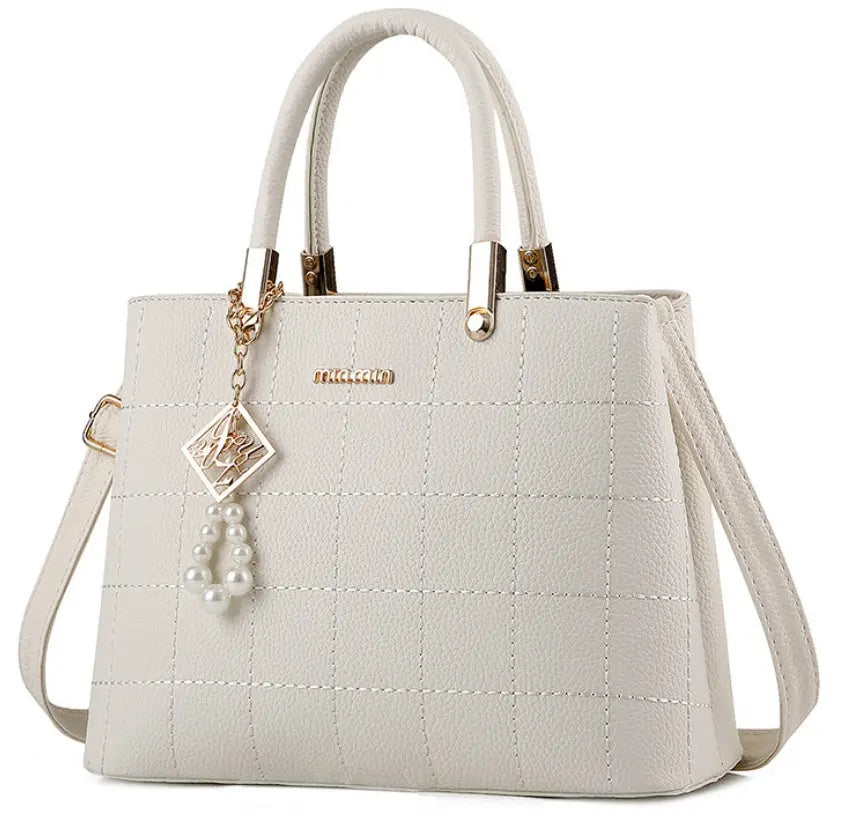 European And American Hair Ball Handbags Simple Women'S Bags Diagonal Bags Fashion Women'S Bags Backdrop Bliss